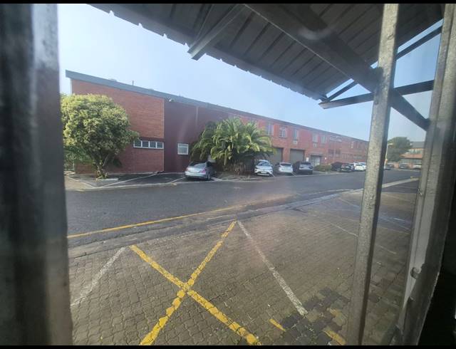 1,111M² WAREHOUSE TO LET IN PAARDEN EILAND